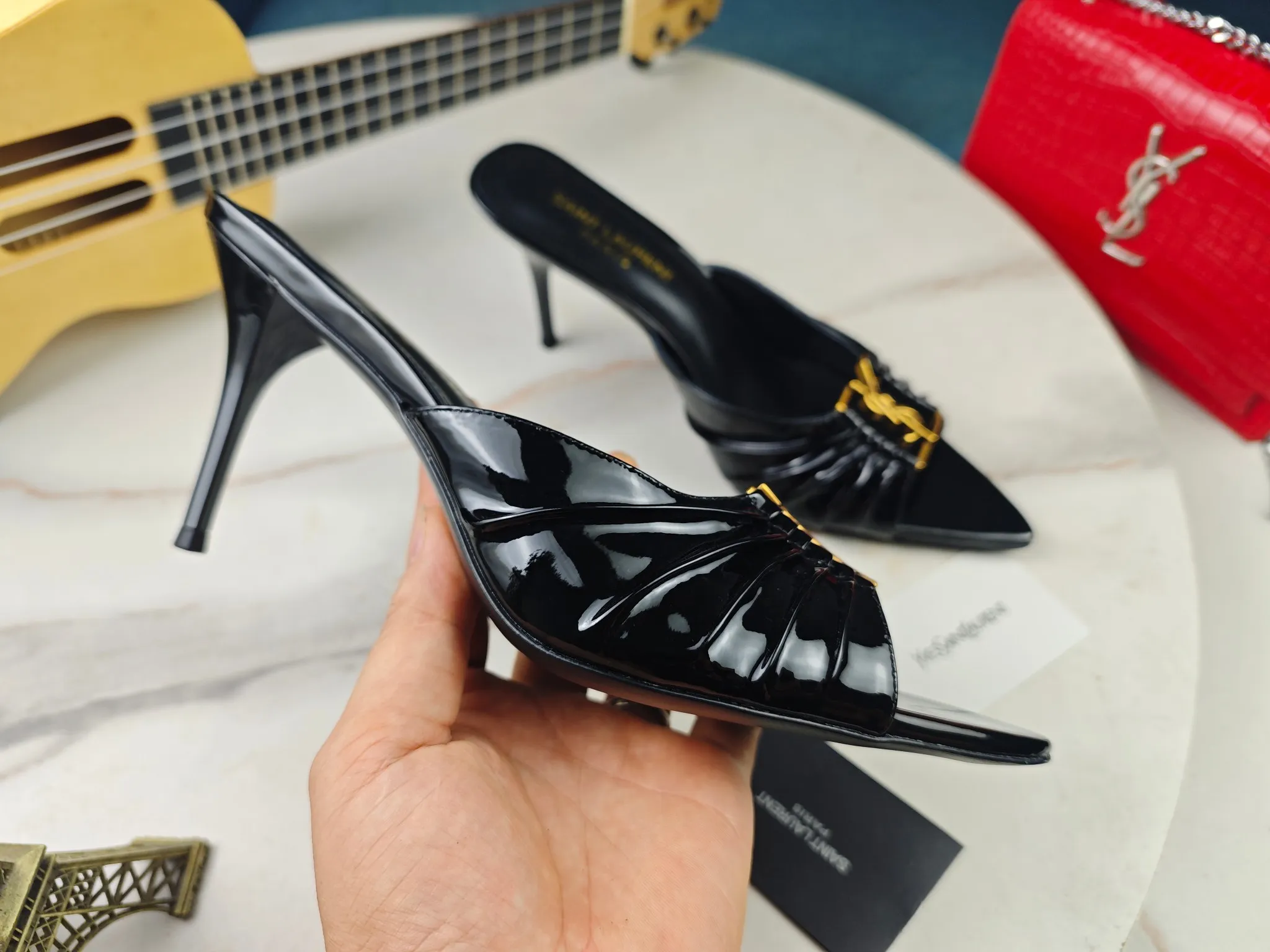 👟👟Ex-factory price 520👟👟 【Saint Laurent】Yves Saint Laurent, stiletto heel YSL sandals💃2024 early autumn counter synchronized with the latest styles, YSL, decoration👠 Classic and high-quality glamorous masterpieces, the hottest spring and summer series in the counter, with temperament, fashion, classic and attractive design style 😌The on-foot effect is particularly beautiful〰️, the material is imported from Italy, small black cow, imported black patent leather, lining, and foot pads; sheepskin, heel height, stiletto 9cm, size 35-41 (34.41.42 must be customized, non-returnable) outsole; imported genuine leather outsole, complete with counter packaging